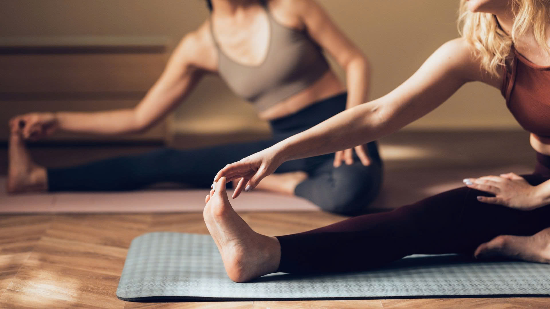 Đau vùng thắt lưng kéo dài Tìm hiểu cách Pilates phục hồi và ổn định cột sống