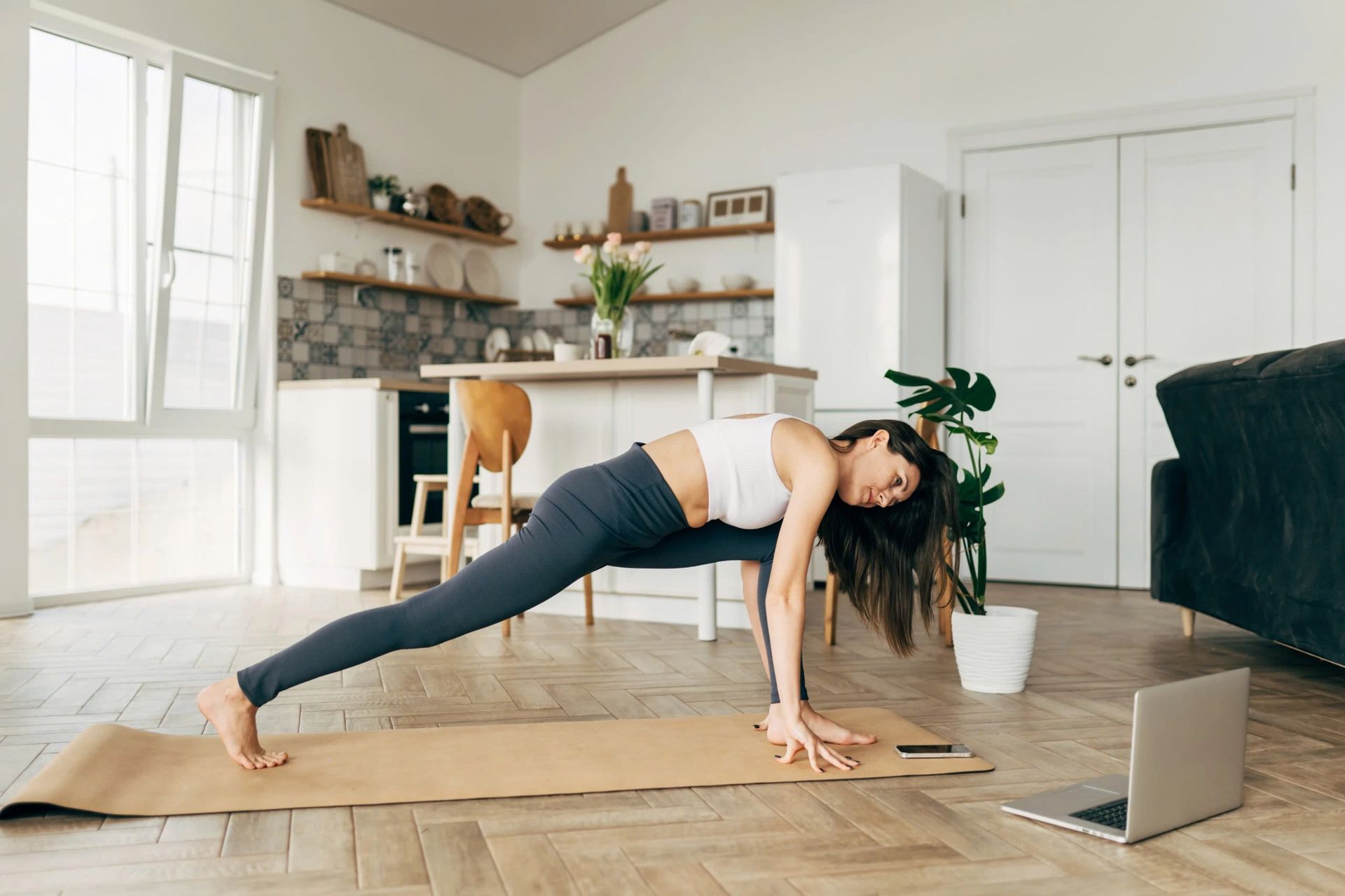 Phụ nữ trong kỳ kinh nguyệt có nên tập Pilates không