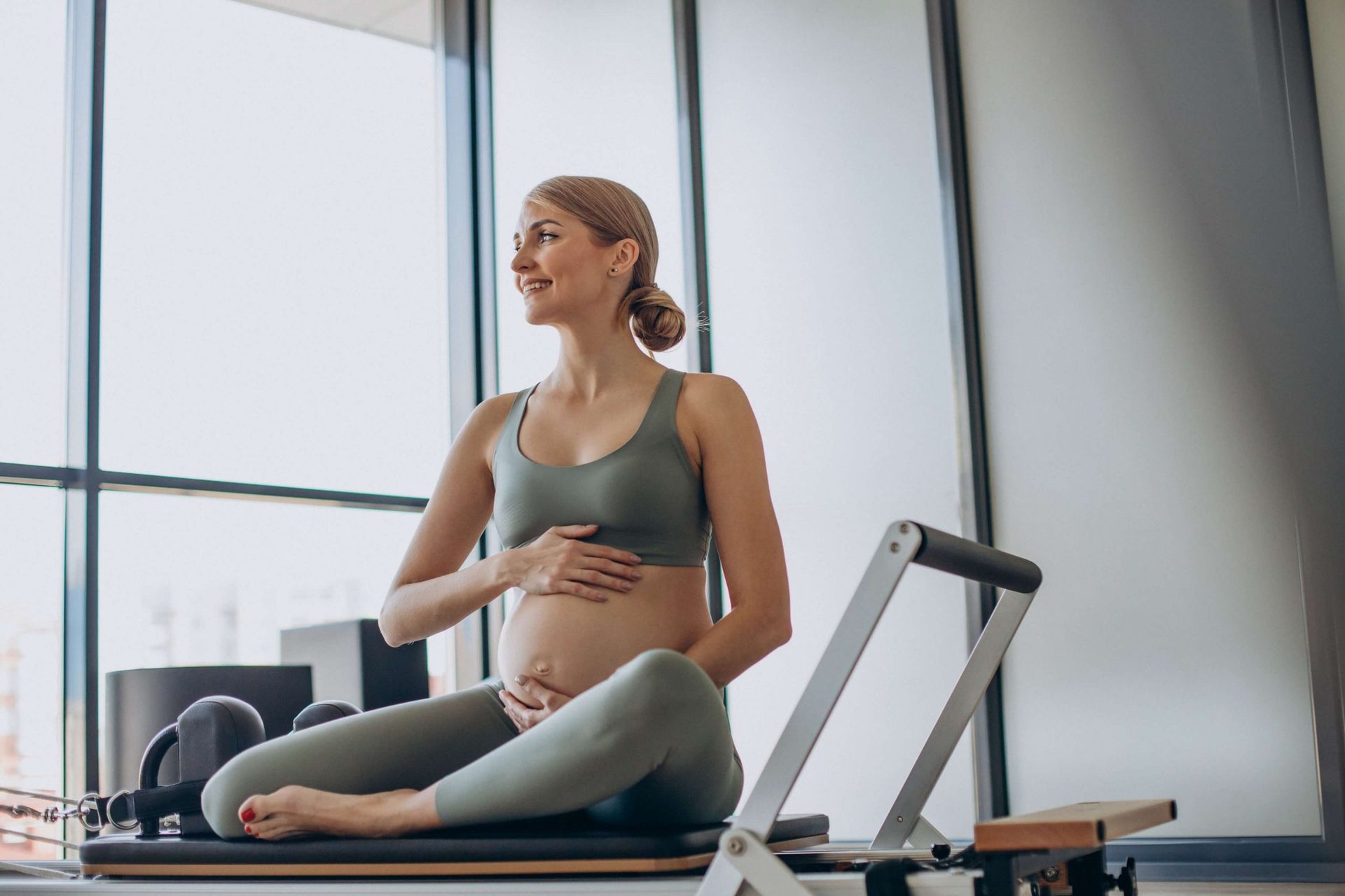 Pilates cho phụ nữ mang thai Bí quyết giữ sức khỏe và tinh thần trong hành trình làm mẹ