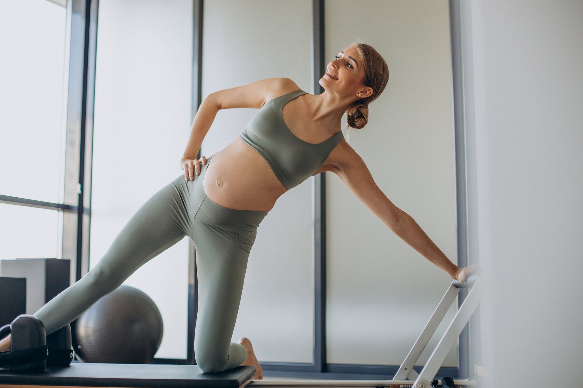 Pilates cho phụ nữ mang thai Bí quyết giữ sức khỏe và tinh thần trong hành trình làm mẹ